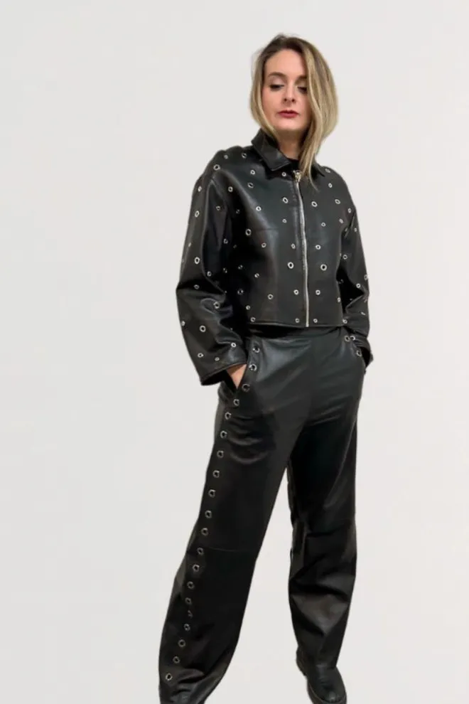 blouson en cuir avec oeillets