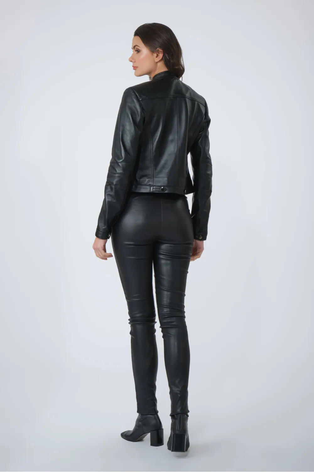 Perfecto court cuir noir , Caractère Cuir - BABETH SHIRT Noir | Cesare Nori